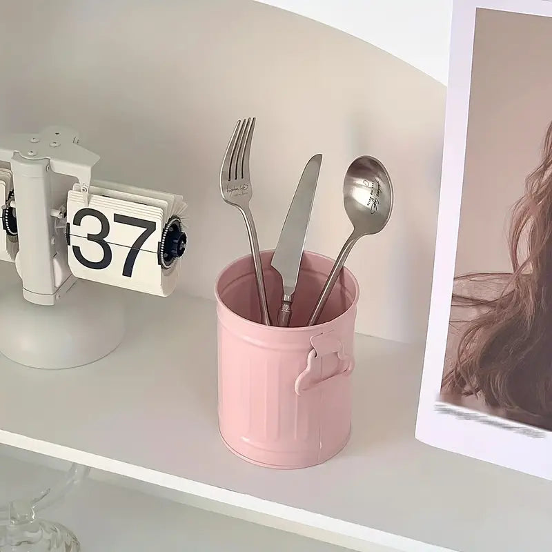 Cute Heart-Shaped Metal Pen Holder for Office & Makeup