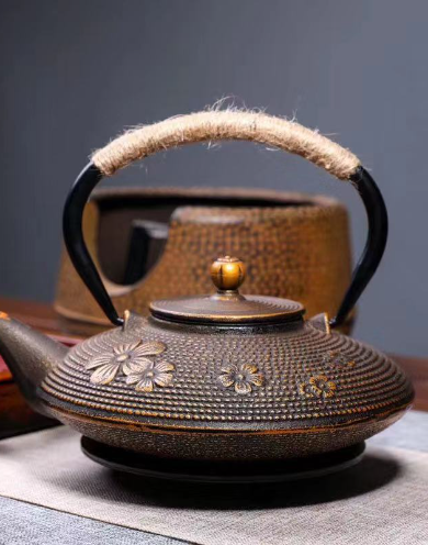 Japanese Craft Cast Iron Teapot with Infuser