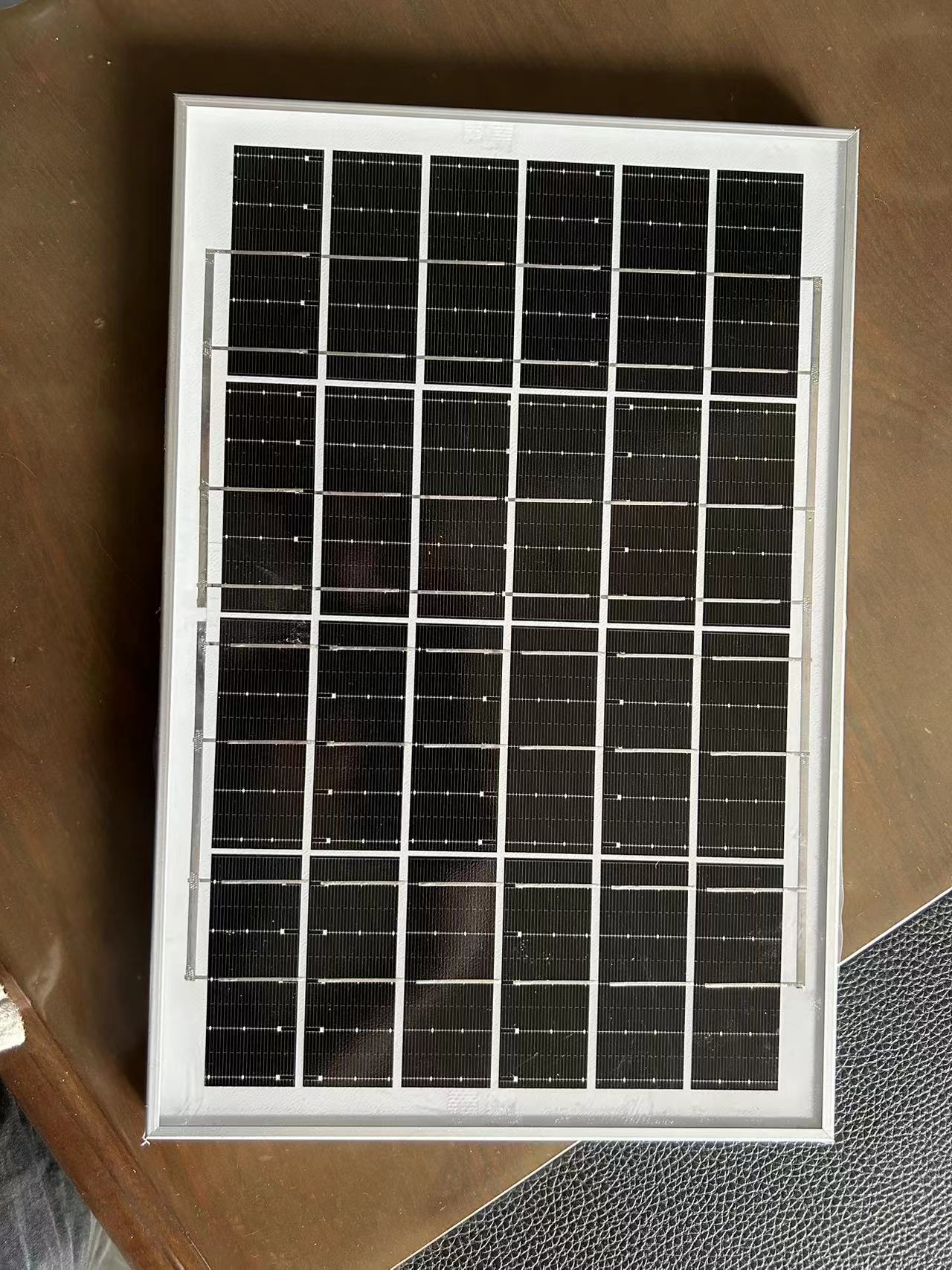 10W Portable USB Solar Panel with Voltage Regulation