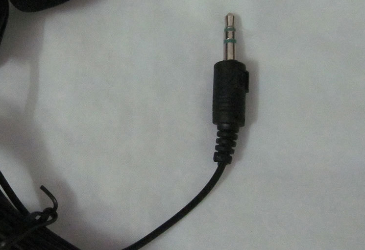 Lavalier Microphone with Multi-Functional Features