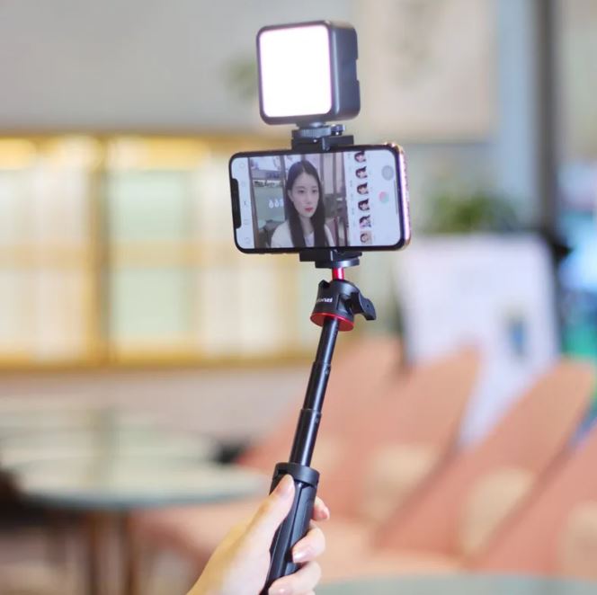 Mobile Phone Vlog Selfie Stick with Fill Light Bracket