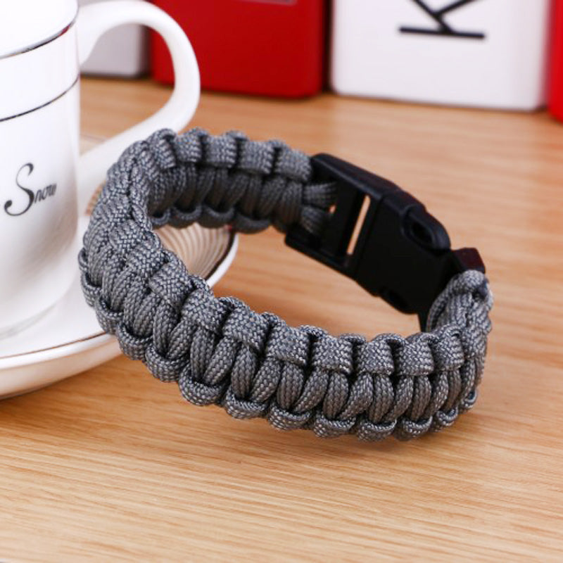 Outdoor Survival Paracord Bracelet for DIY Team Building