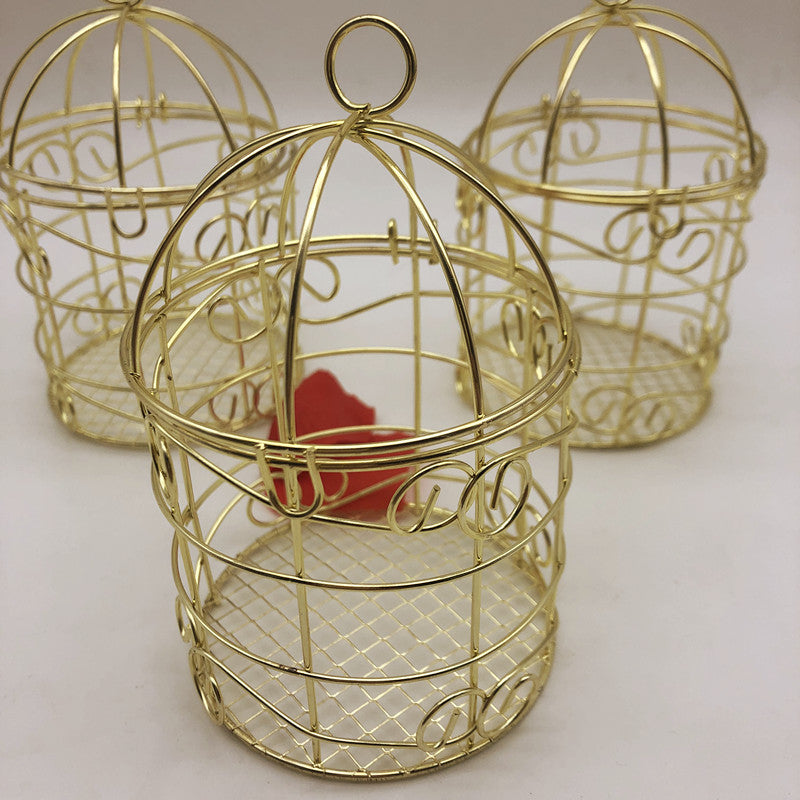 Outdoor Metal Wild Bird Feeder with Squirrel Guard