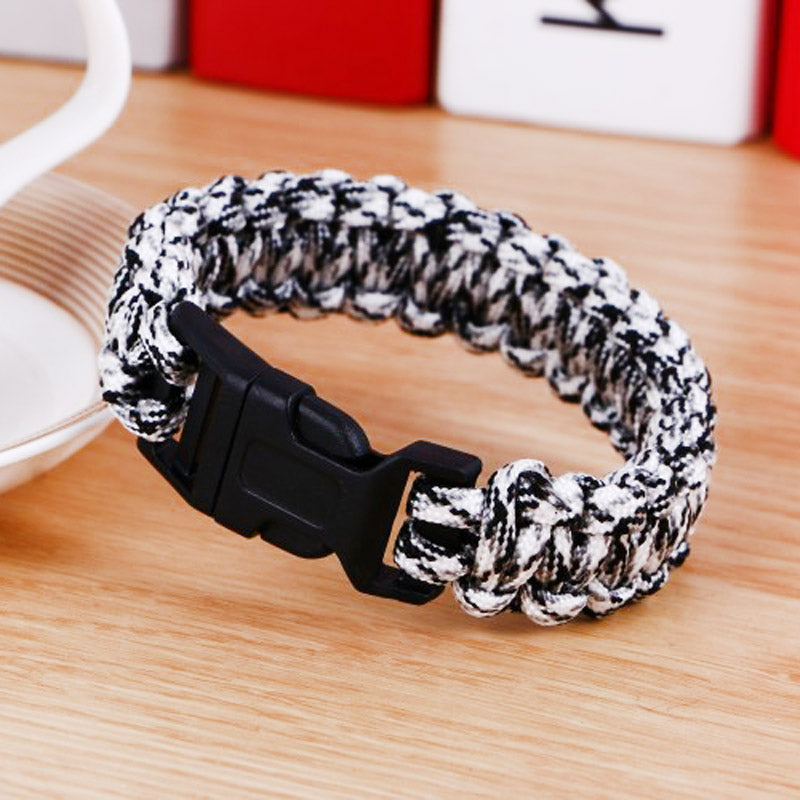 Outdoor Survival Paracord Bracelet for DIY Team Building