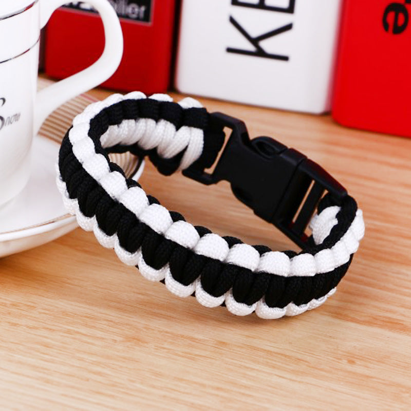 Outdoor Survival Paracord Bracelet for DIY Team Building